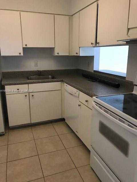 Building Photo - 5122 NW 79th Ave