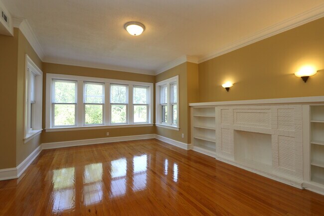 Building Photo - 4457 W Wrightwood Ave