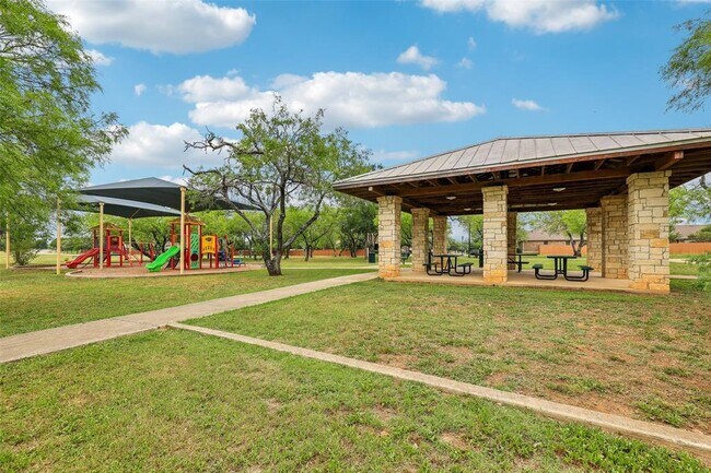 Building Photo - 310 Wildhorse Creek