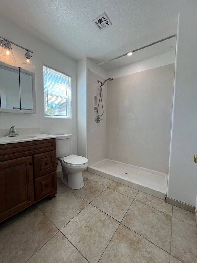 Building Photo - 5-bedroom, 3-bath home in Prescott Valley