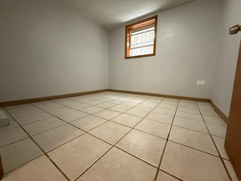 Building Photo - 4527 N Christiana Ave