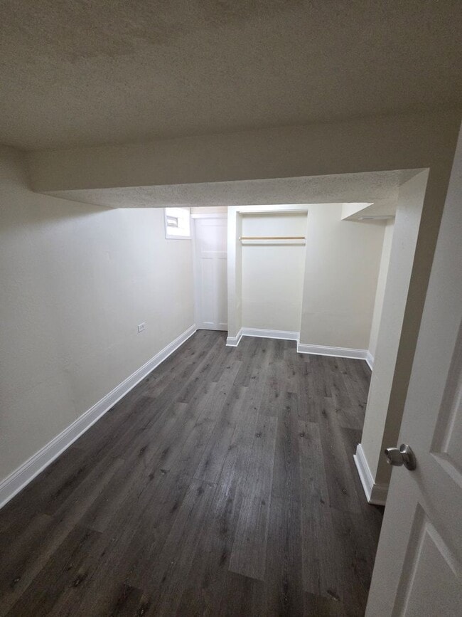 Building Photo - Charming 4BR Home with Spacious Layout, Mo...