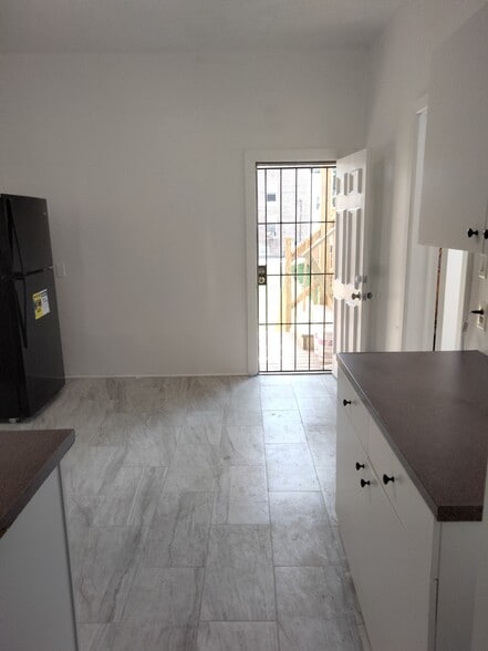 Building Photo - 4203 W Maypole Ave