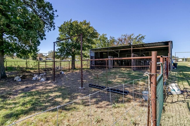 Building Photo - Country Living with Several Acres of Pastu...