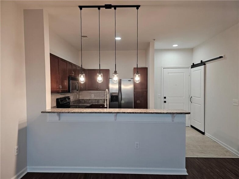 Building Photo - 870 Mayson Turner Rd NW