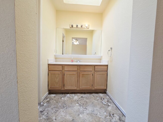 Building Photo - Charming 3 Bedroom, 2 bath Home in West El...