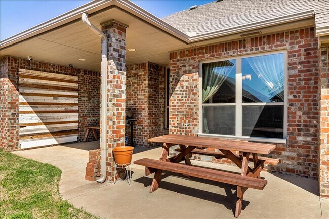 Building Photo - 542 W Chickasaw Ct Way