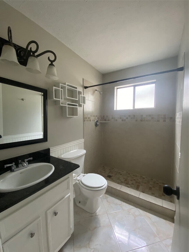Building Photo - 56 S Circlewood Glen
