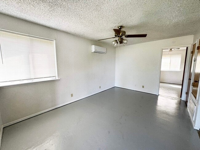 Building Photo - 107 Logan Dr