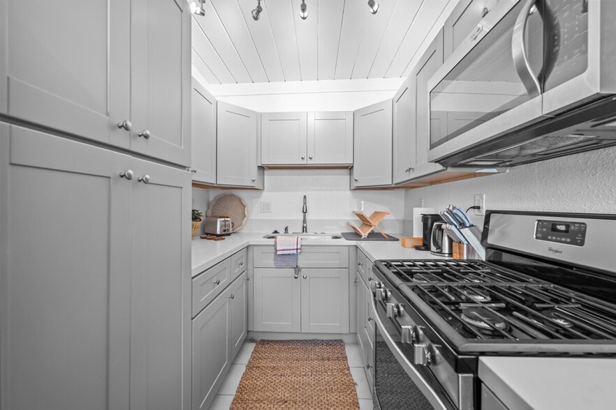 Building Photo - 2710 L St