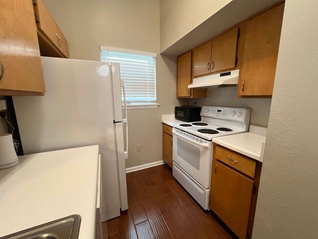 Building Photo - 2231 Treeo Ln