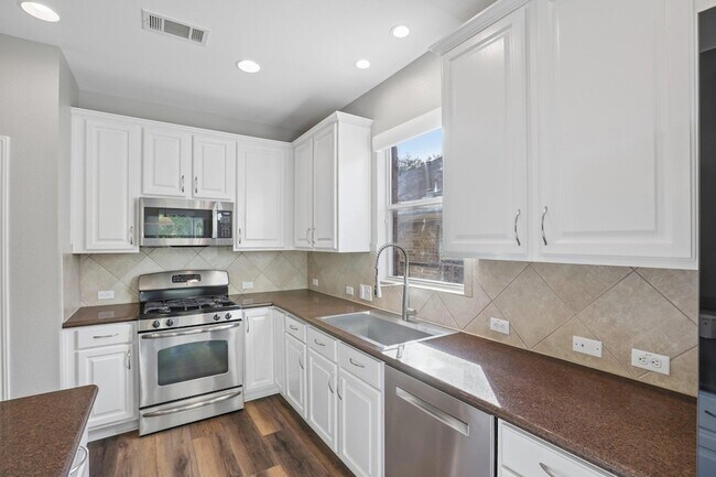 Building Photo - 1408 Gorham St
