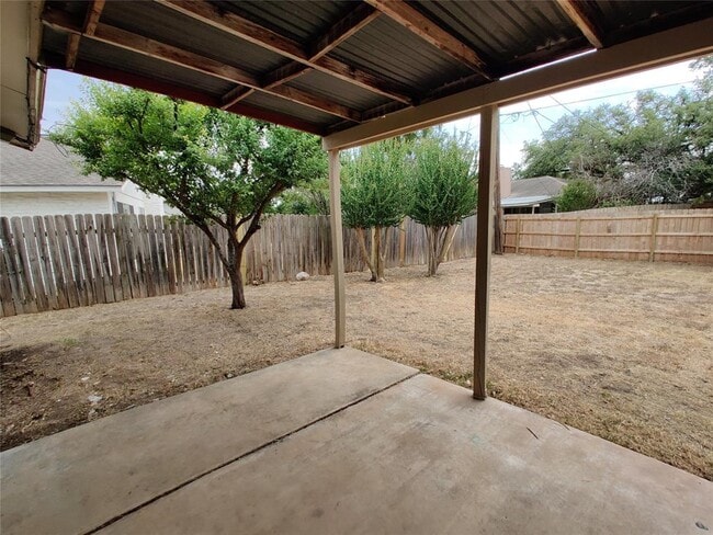 Building Photo - 5103 Summerset Trail