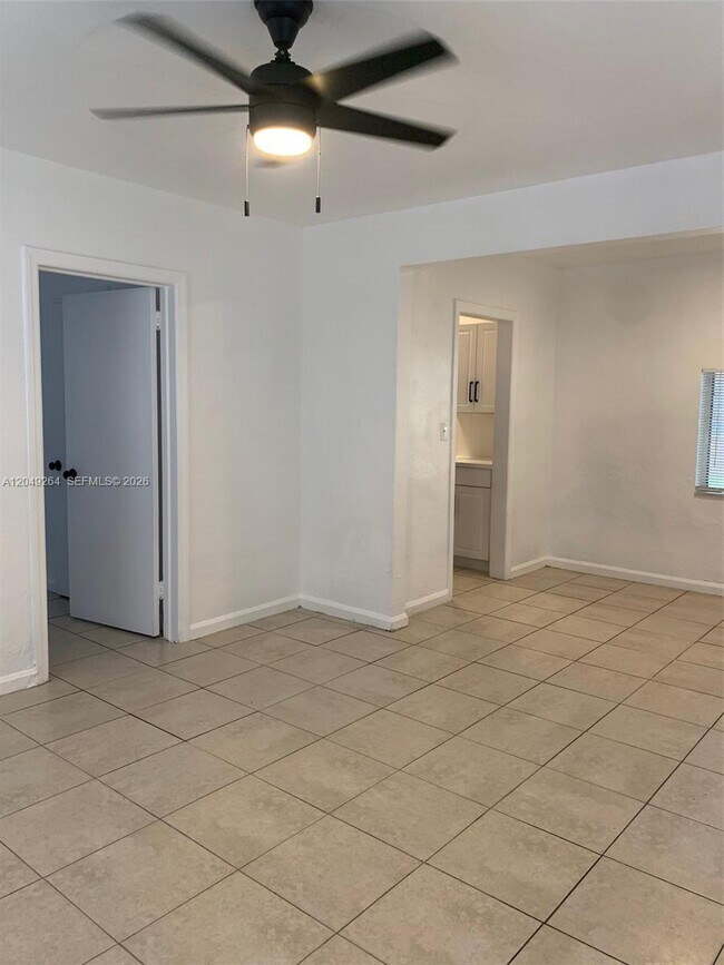 Building Photo - 2114 NE 168th St