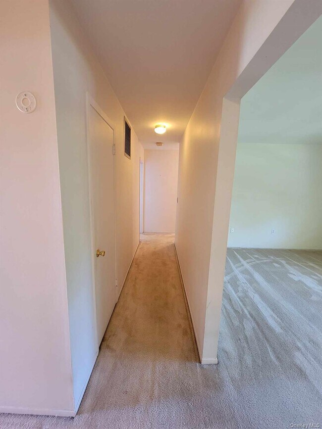 Building Photo - 27 Weathervane Dr