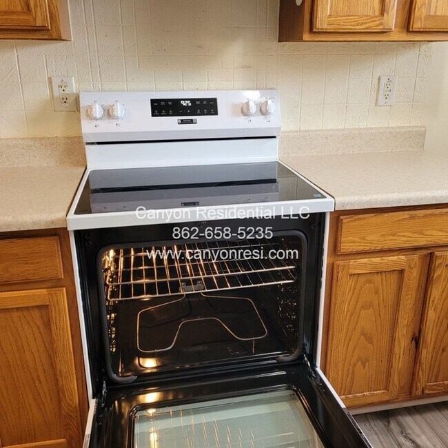 Building Photo - 461 Bedford Knoll Dr