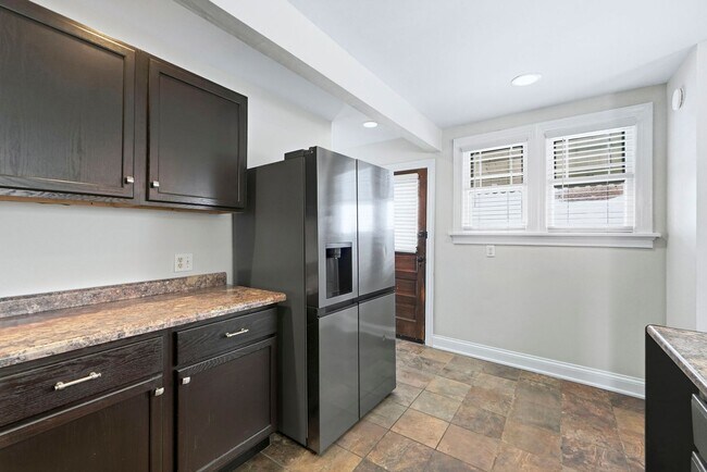 Building Photo - 714-716 Packard Ave