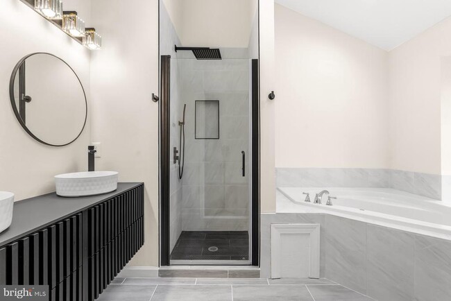 Building Photo - 13920 Baton Rouge Ct