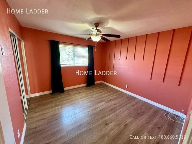 Building Photo - 8323 E Sells Dr