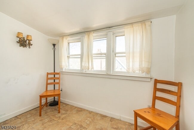 Building Photo - 10 Banghart Pl