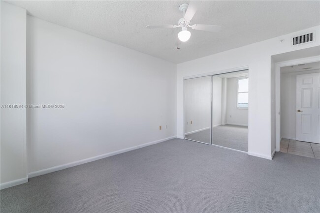 Building Photo - 800 Claughton Island Dr