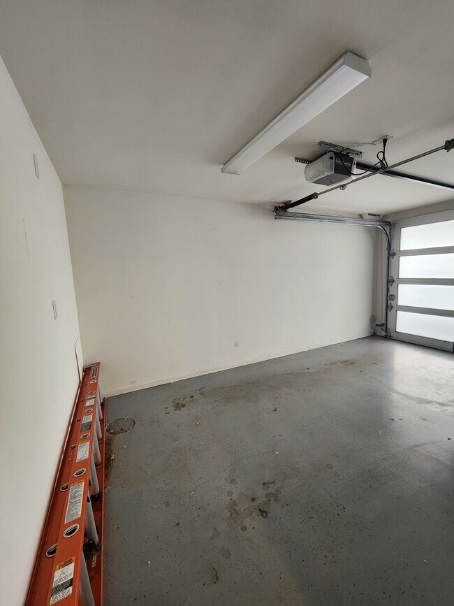 Attached garage - 2118 NE 89th St
