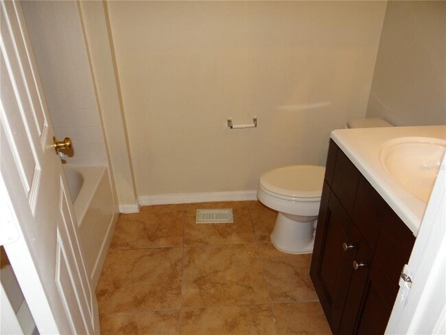 Building Photo - 4651 Ashburn Square Dr