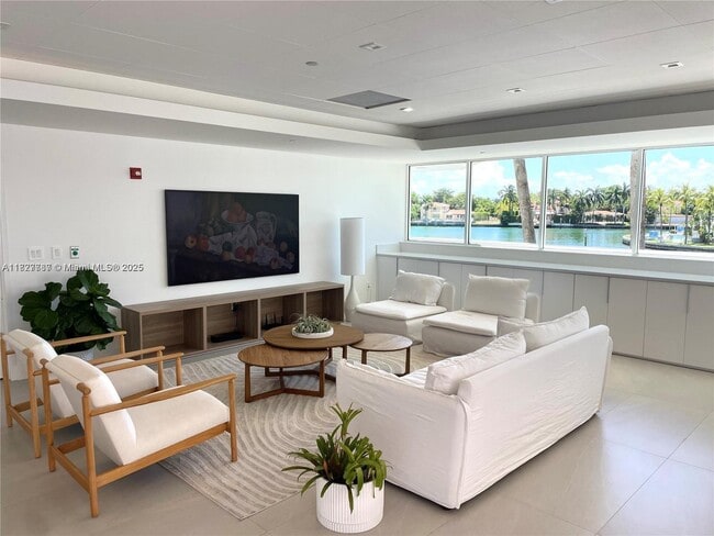 Building Photo - 5900 Collins Ave