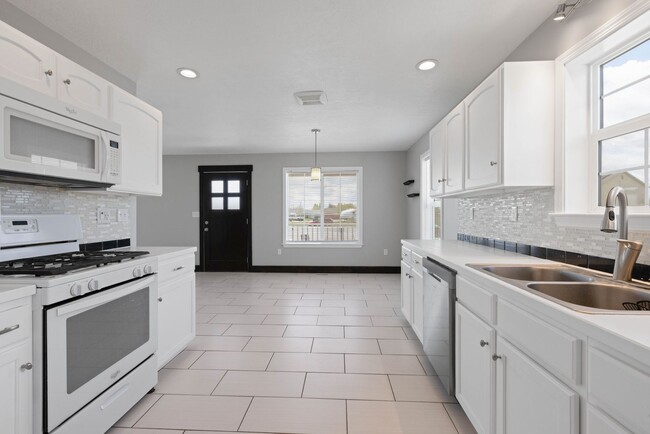 Building Photo - 4-Bed 2-Bath Hidden Gem on a Quiet Cul-de-Sac in Idaho Falls – Move-In Ready!