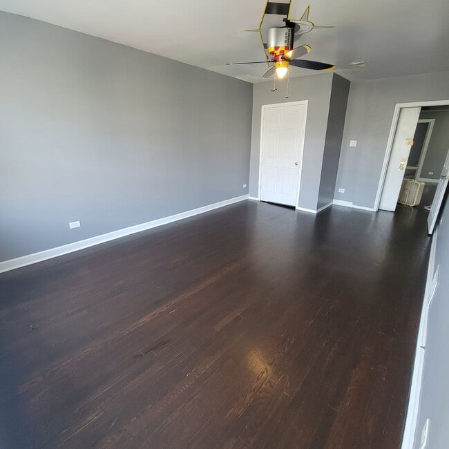 Building Photo - 834 N Christiana Ave