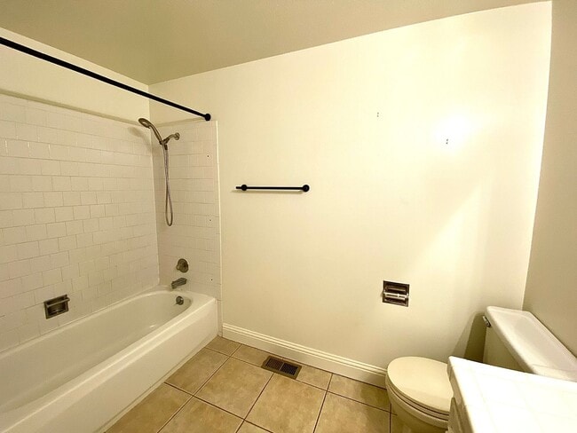 Building Photo - Lovely Highlands Home w/a View Available 7...