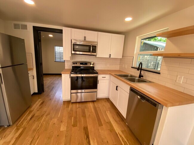 kitchen - 1711 Brentwood St