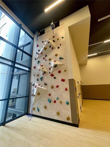 Building Photo - 225 N Miami Ave