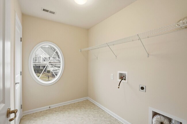 Building Photo - Move-In Ready Gem Near UNCC with Fresh Updates