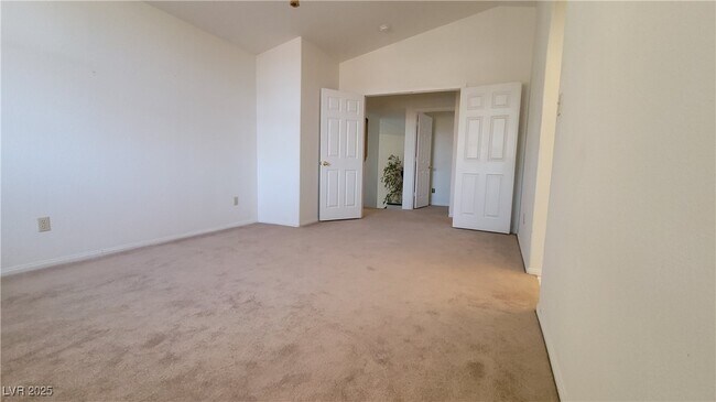 Building Photo - 2632 Ironside Dr