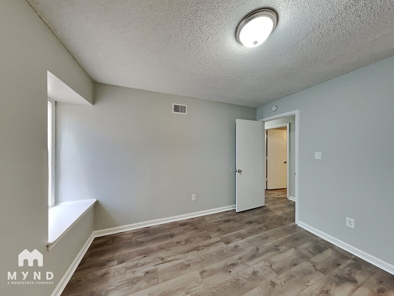 Building Photo - 6919 Glenwick Dr