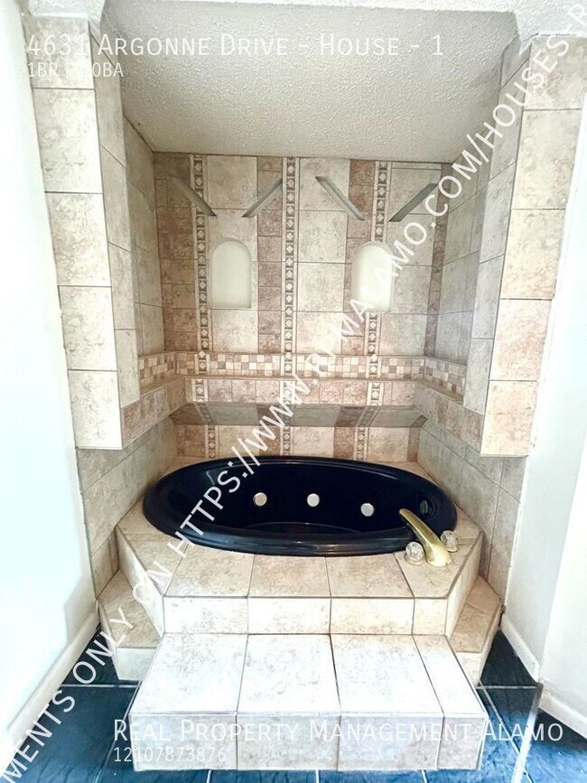 Building Photo - AVAILABLE NOW! ROOM FOR RENT!! 1 Bedroom N...