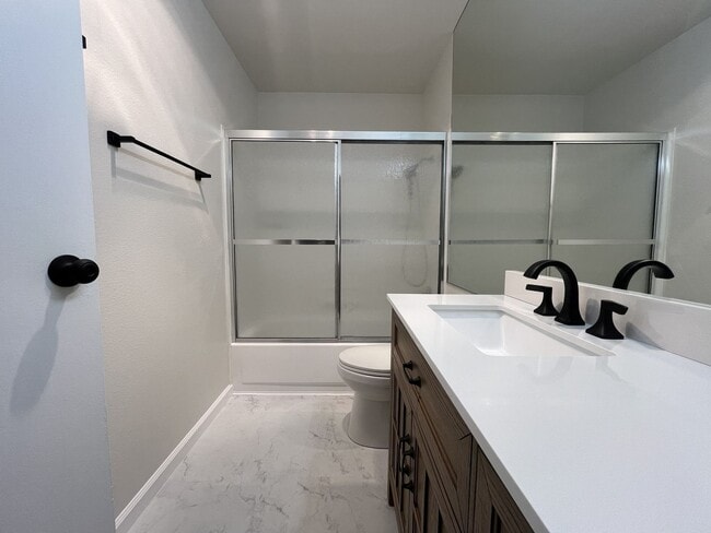 Building Photo - Newly Renovated 1Bd + 1Ba Condo in West Haven-Sylvan! No Stairs, Direct Access, Parking + Pool, S...