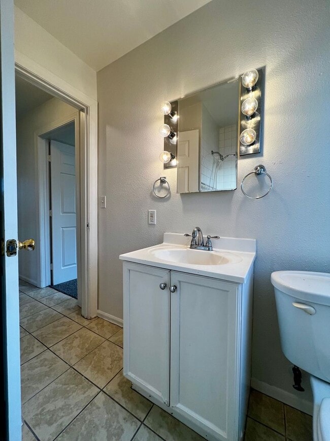 Building Photo - 1408 S 3rd Ave