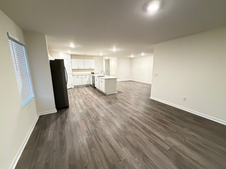 Building Photo - 116 Vulcan St