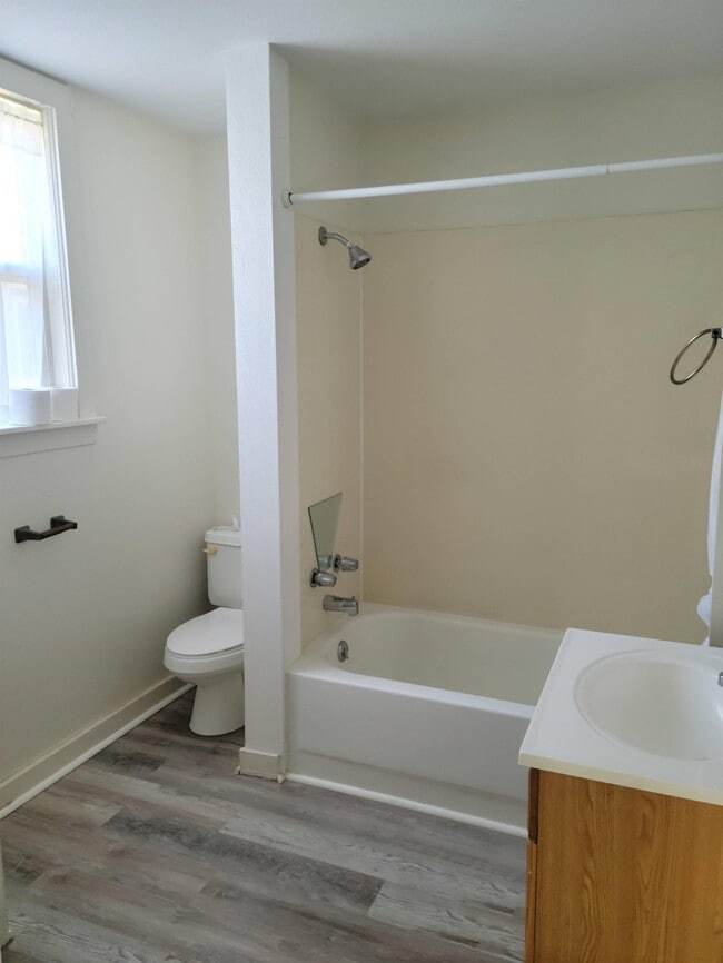 Building Photo - 712 Harrison Ave