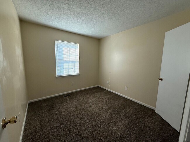 Building Photo - 609 Myrtlewood Cir