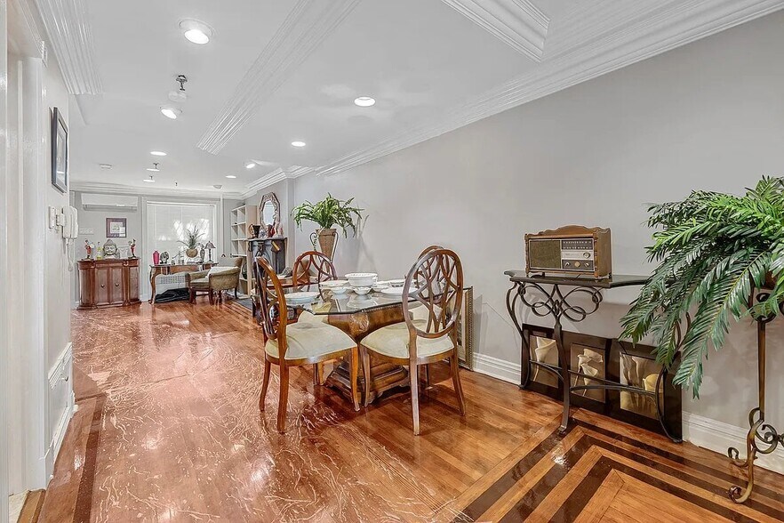 Building Photo - 163 E 71st St