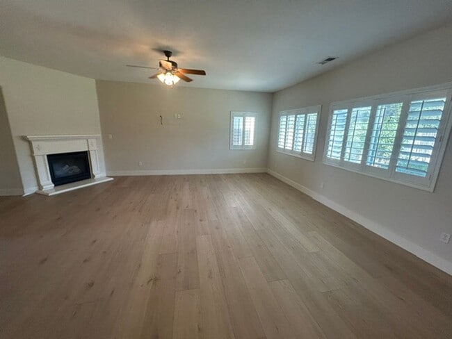 Building Photo - 2 Story house in Cul-De-Sac