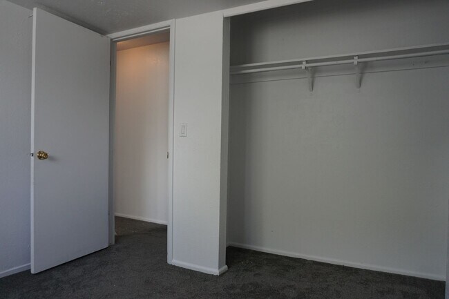 Building Photo - 4 Bedroom 2 Bath West Jordan Home