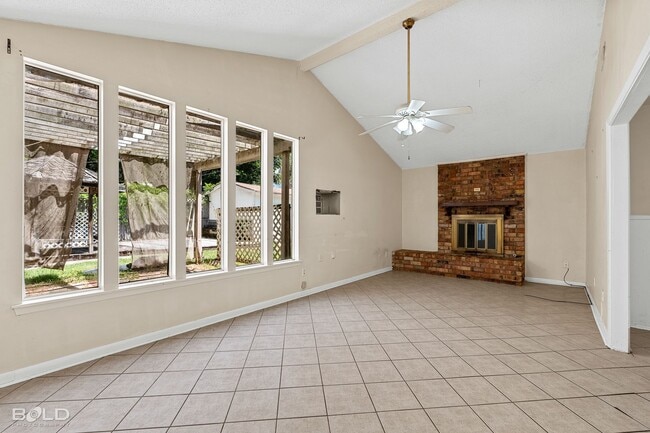 Building Photo - Stunning home located in the heart of Boss...