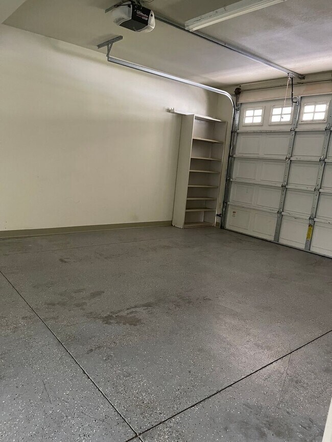 Building Photo - 3 BED 2 BATH W/ATTACHED MOTHER-IN-LAW SUITE *SOLAR PANELS ON ROOF = LOW ELECTRIC BILL*