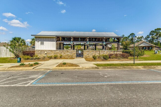 Building Photo - 4 Bedroom 2 Bath Home for Rent w/ Communit...