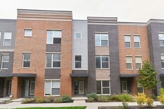 Building Photo - Like New Townhome With Your Own Rooftop Views of Downtown Indy!