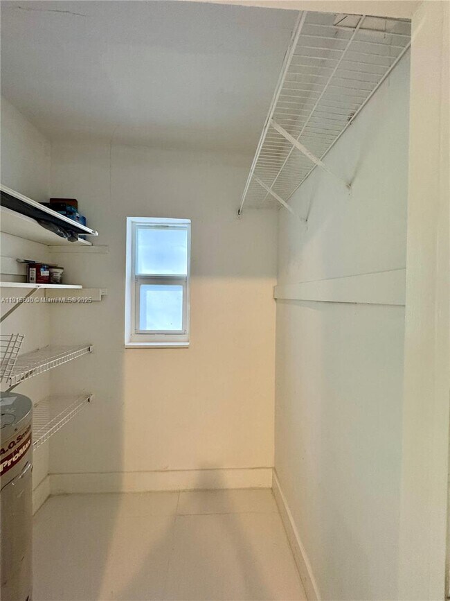 Building Photo - 300 Mendoza Ave